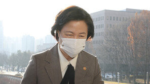 ‘직무배제’ 칼 꺼낸 秋, 법적대응엔 침묵…향후 尹 행보는?