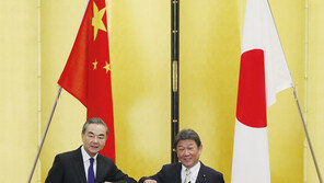 日스가, 25일 中왕이와 회담…고위급 의사소통 중요성 확인 전망