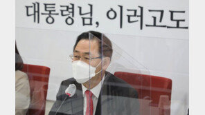 주호영 “秋보다 뒤에서 즐기는 文대통령이 더 문제”