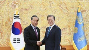 文대통령, 26일 왕이 中외교부장 접견…지난해 이후 1년만