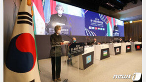 강경화 “한반도 평화는 유라시아 전체의 평화…중앙아 지지 당부”