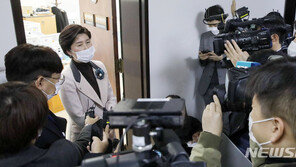 野 “법사위 현안질의하자” vs 與 “직무배제 윤석열 출석 안 돼”