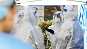 정부 “일상감염, 확산속도 굉장히 빨라…식사모임 반드시 취소”