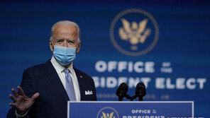 바이든, ‘샌더스·워런 기용’ 선 긋기?…“의회에 강한 지도자 필요”