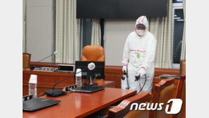 국회 방문 교수 확진…함께 식사한 우원식·심상정·김진애 자가격리