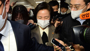 공수처장 추천위 회의 돌입…秋, 윤석열 질문에 ‘묵묵부답’