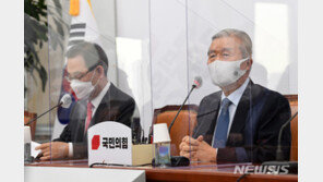김종인 “尹은 與에 속한 사람…내부 갈등으로 벌어진 일”
