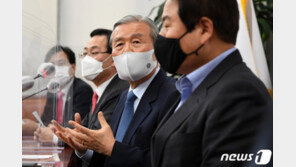 “조폭처럼 집단폭행…인간에 대한 회의까지” 野, 文 이낙연 맹공