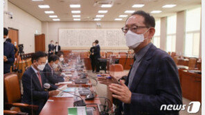 靑 15분 전 보고 받았다는데 …“與는 ‘尹 직무정지’ 하루 전 알았다”