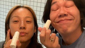 이효리♥이상순, 알콩달콩 커플샷…성유리 선물 인증