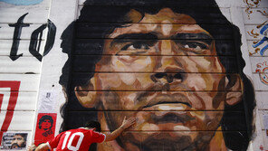 “마라도나 이른 죽음 안타깝다” 일본은 정부차원 애도성명