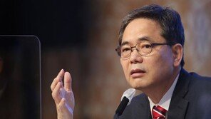 곽상도 “文대통령, ‘직권남용 처벌’ 두려워 뒤에서 보기만”