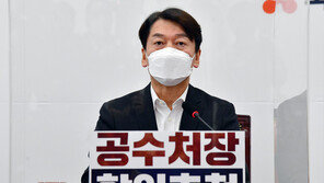 안철수 “文대통령, 홍위병 뒤에 숨지 말고 직접 사과해야”