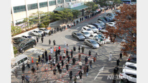 정부 “확진자 증가폭 예측 어렵다…한번도 맞은 적 없어”