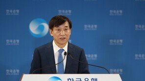 이주열 “최악의 상황은 지나…수출 생각보다 좋을 것”