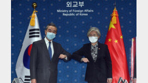 왕이, 시진핑 연내 방한 질문에…“코로나 통제돼야” 사실상 무산 시사