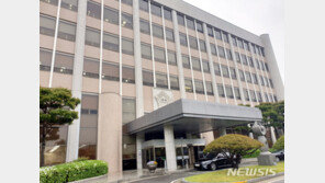 중학생 아들 수면제 먹이고 흉기살해 엄마, 징역 16년