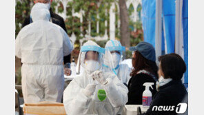 당국 “현재 증가세, 마스크만으로 부족…거리두기로 환자수 줄여야”
