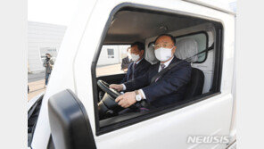 ‘메이드 인 횡성’ 전기트럭 탄 홍남기 “전 세계 짐꾼 역할 해낼 것”