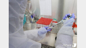 날씨 추워지자 ‘3밀’ 늘며 확진자 증가…1·2차 때보다 심각한 3차 유행