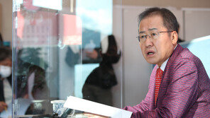 홍준표 “文대통령, 秋-尹 난투극에 침묵…로마 황제 연상돼”