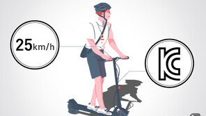 지하철 승강장에 낀 전동킥보드 빼려던 40대 발목 골절