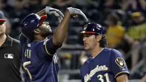 한화, 수베로 감독 선임…구단 최초 외국인 사령탑