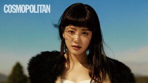 이유비, 뱅 헤어+주근깨로 시크·섹시 매력…살아있는 인형