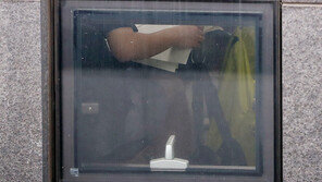 수능 코앞 3차 재유행에…재수학원 조기 종강·기숙학원 자습 전환