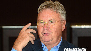 히딩크 감독 “스카이박스의 마라도나, 신 같았다”