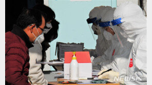 나흘 연속 100명대 비수도권 비상…주말 전국 2단계 격상 불가피