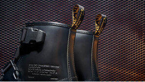 닥터마틴 X 더블탭스 컬래버레이션 제품 공개