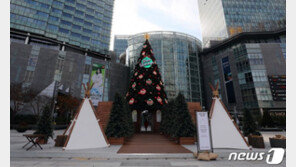 붐비는 모텔·파티룸…3차유행 비웃는 ‘화약고 2030’