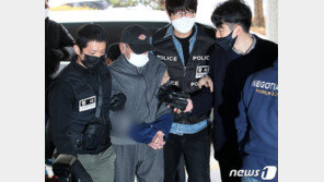 “술안줘 홧김에” 2명 숨지게 한 마포 모텔 방화 60대, 영장심사 출석