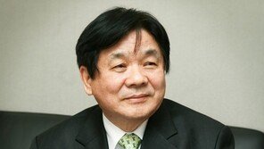 “미당 제자라는 이유로 ‘친일파’ 낙인…편 가르기 횡행, 안타까워”