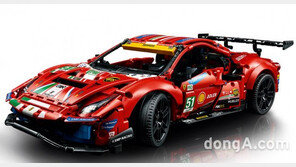 레고 테크닉 ‘페라리 488 GTE AF 코르세’ 공개… 내년 1월 1일 출시