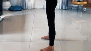 가희, 두 아이 엄마 맞나…레깅스+브라톱 입고 뽐낸 건강 몸매