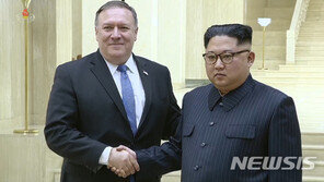 폼페이오 “北서 억류 미국인 3명과 귀환, 가장 기억에 남아”