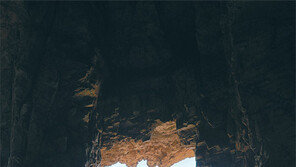 천만년 두드린 파도의 유혹… 연인들이 수줍게 답례하네