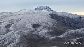 제주, 강풍 불어 기온 ‘뚝’…한라산 정상에 눈 소식