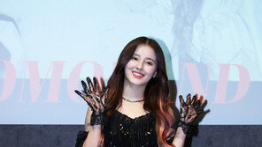 ‘모모랜드’ 낸시, 코로나 검사…확진자와 동선 겹쳐