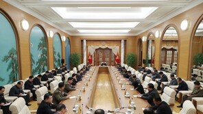 北 김정은, 8차 당 대회 준비 보고 받아…경제 상황 질책도