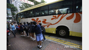 홍콩 코로나19 급증으로 모든 학교에 휴교령