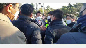 국민의힘 초선, 연풍문 진입시도 靑 앞에서 경찰과 ‘몸싸움’