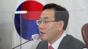 주호영 “秋 칼춤이 검찰개혁?…대통령, 공수처장 주물럭”