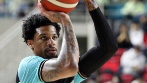 프로농구 KGC, ‘NBA 출신’ 클락 퇴출…맥컬러 영입