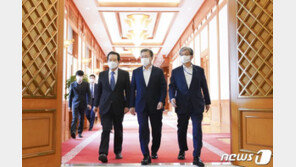 정세균, 文대통령에 “윤석열, 국정운영에 부담…자진사퇴해야”