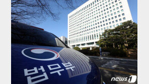 법무부, ‘윤석열 징계위’ 4일로 연기…“법원결정 존중”