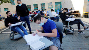 학교 다시 연 이스라엘… 안전하게 야외수업