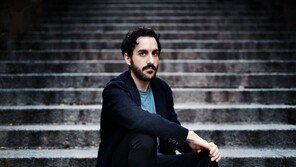 아킨 감독 “살해 협박에 촬영장에 보디가드”…관객은 15분 기립박수